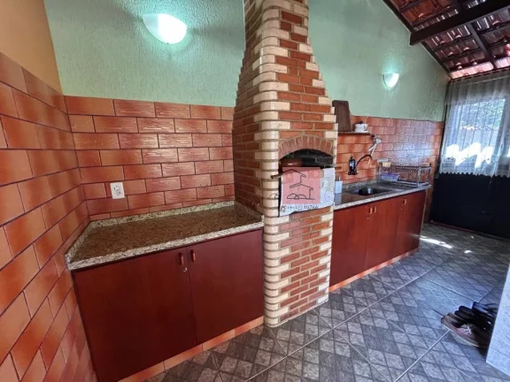 Imagem Casa ampla e conservada - 4 quartos/2 suítes.