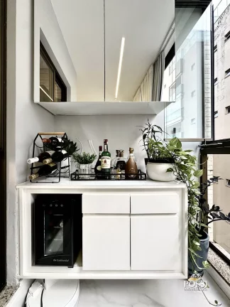 Imagem Apartamento reformado, 75m², 2 quartos, 2 vagas, na segunda quadra do mar da Praia de Itapoã