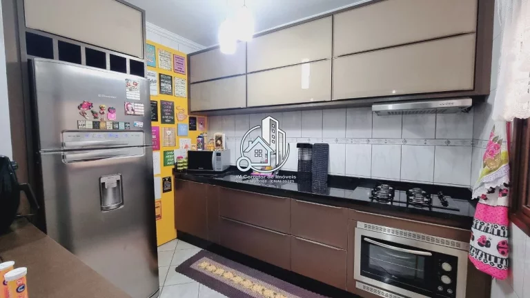 Imagem Sobrado com AMPLO ÁTICO, 170,34m² privativos, FRENTE PARA RUA, localizado no Bairro Boqueirão, Cu...