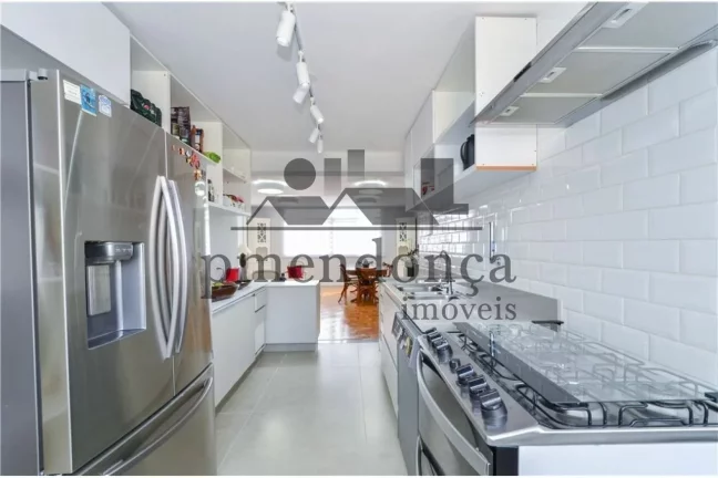 Imagem Apartamento reformado a venda em Rua tranquila de Pinheiros.