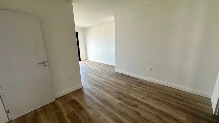Imagem Apartamento com 4 dormitórios sendo 2 suítes e 1 vaga de garagem em São José/SC