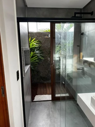 Imagem Casa em Condomínio à venda em Imbassaí, Mata de São João - Condomínio fechado com vista para o mar