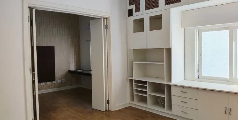 Imagem Apartamento Para Locação 150M², 3Q, 1 Suíte, 2 Banheiros, 1 Vaga, Banheira, Lavabo, Split, Dependência de Serviço, Portaria 24h, Armários Embutidos.
