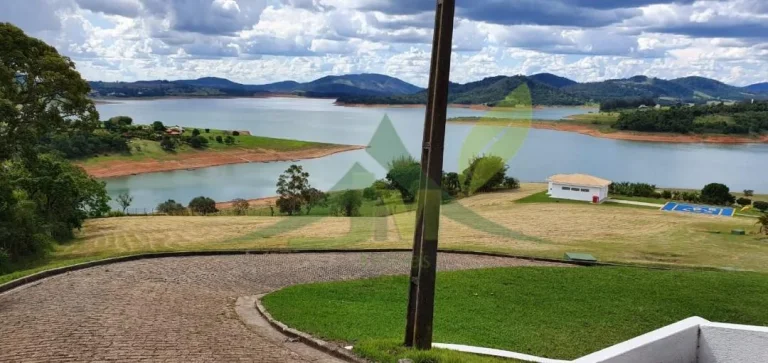Imagem Mansão à Venda na Beira da Represa de Piracaia – Exclusividade e Sofisticaç