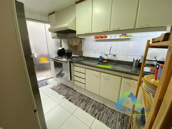 Imagem Sobrado com 4 Quartos e 5 banheiros à Venda, 180 m² por R$ 899.900