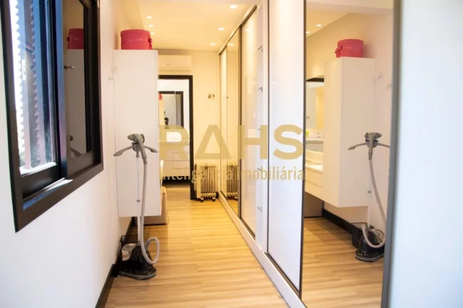 Imagem Linda residência em localização priveligiada no bairro América, pronta para ser sua! Casa de 439...