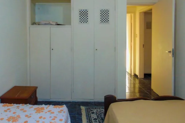 Imagem Pitangueiras - Amplo apartamento à 150 metros da praia.