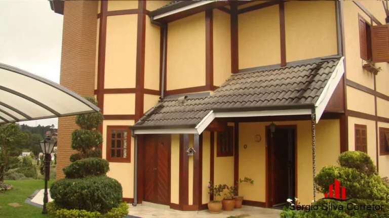 Imagem Casa com 04 Quartos à Venda, em Condomínio Fechado em Campos do Jordão SP.