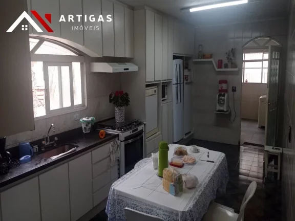 Imagem Sobrado á venda ou locação na Rua Cambará Vila Bertiga 350m²