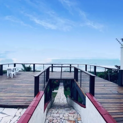 Imagem Casa à Venda – frente mar em condomínio!