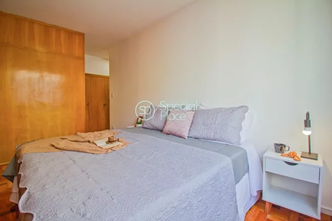 Imagem Apartamento com 3 dormitórios ( 1 suíte ) e 1 vaga na garagem. Amplo living para 3 ambientes e com...