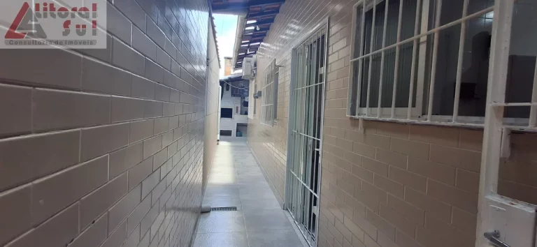 Imagem Casa à venda em Praia Grande-SP, bairro Vilamar, 2 quartos, 1 suíte, 1 sala, 2 banheiros, 95m². Confira já!
