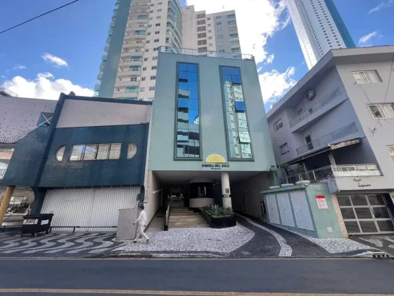 Imagem Apartamento mobiliado com 3 dormitórios sendo 3 suítes e 2 vagas de garagem em Balneário Camboriú
