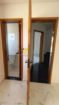 Imagem “Um sobrado novinho com terraço na cobertura por R$ 630 mil em Santo André!