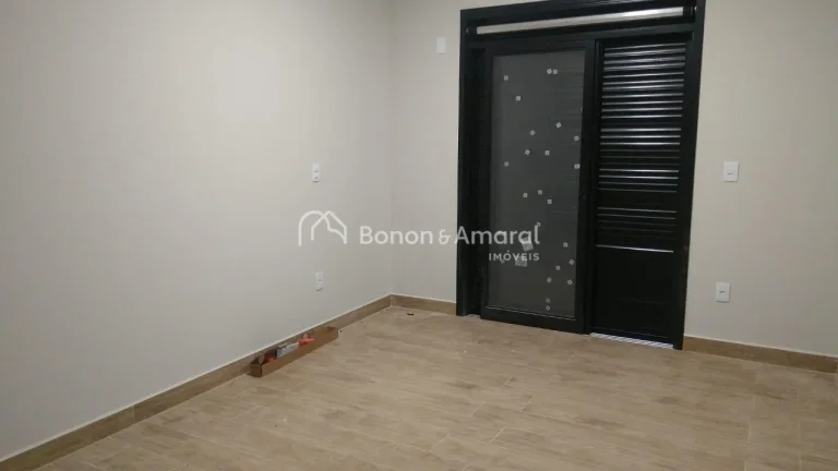 Imagem Excelente casa térrea em condomínio fechado com 234 m² construídos em terreno de 390 m². Condom...