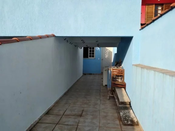 Imagem SOBRADO PADRÃO COM FRENTES PARA DUAS RUAS EM SANTO ANDRE, COM 3 DORMITÓRIOS E UM SALÃO COMERCIAL.