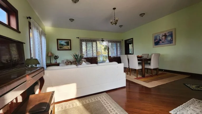 Imagem Casa em Condomínio para Venda em Teresópolis / RJ no bairro Golfe