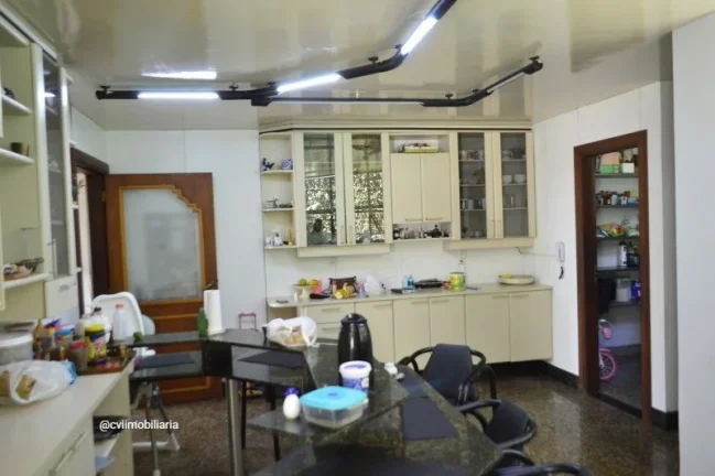 Imagem Descubra essa incrível casa à venda na Avenida Cremona, localizada no bairro Bandeirantes (Pampulh...