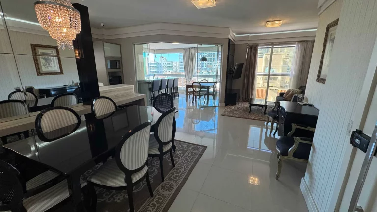 Imagem Apartamento frente mar com 3 suítes e 3 vagas de garagem em Meia Praia - Itapema/SC
