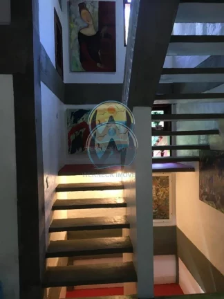Imagem Casa de Luxo à Venda em Ubatuba-SP, Bairro Promirim: 4 Quartos, 4 Suítes, 2 Salas, 5 Banheiros, 290m². Venha Conferir!