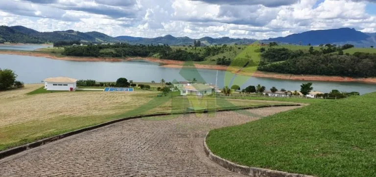Imagem Mansão à Venda na Beira da Represa de Piracaia – Exclusividade e Sofisticaç