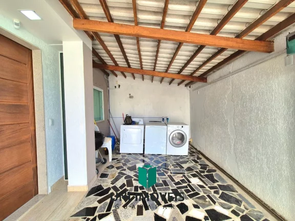 Imagem Casa à venda na Praia do Morro - Guarapari com 3 suítes, piscina e ótima localização.