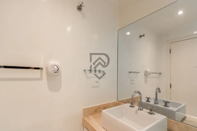 Imagem Apartamento reformado andar alto proximo metrô