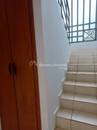 Imagem Localizada no sofisticado Residencial Parque dos Ipês, esta casa impressiona pelo espaço generoso ...