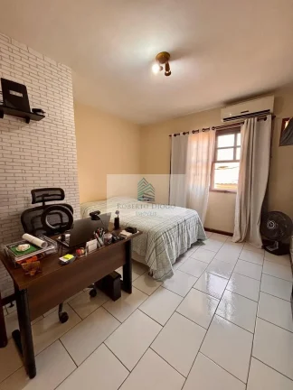 Imagem Casa em Condomínio de Luxo à Venda em Curicica, Rio de Janeiro-RJ: 2 Quartos, 2 Suítes, 1 Sala, 3 Banheiros, 1 Vaga de Garagem, 77m².
