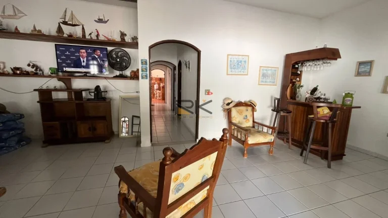 Imagem CASA EM CONDOMINIO COM 4 DORMITÓRIOS,4 VAGAS DE GARAGEM,VARANDA GOURMET COM CHURRASQUEIRA E PISCINA.