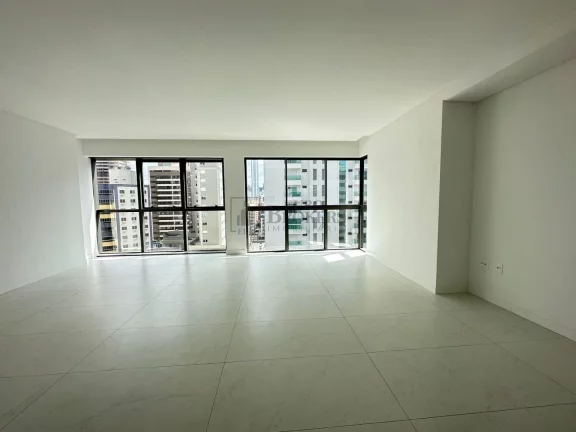 Imagem Apartamento com 4 suítes à venda no Centro de Balneário Camboriú/SC