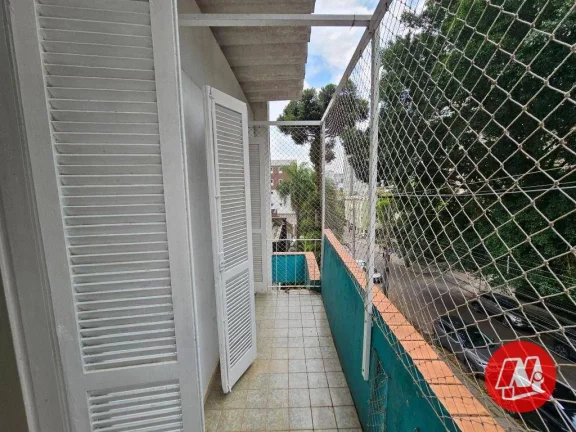 Imagem Apartamento 3 dormitórios (1 suíte). Dependência com wc auxiliar e sacada.