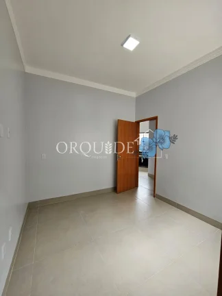 Imagem Imperdível! Casa à venda em Rio Verde-GO, no Residencial Parque dos Ipês, com 2 quartos, 1 suíte, 1 banheiro e 2 vagas de garagem.