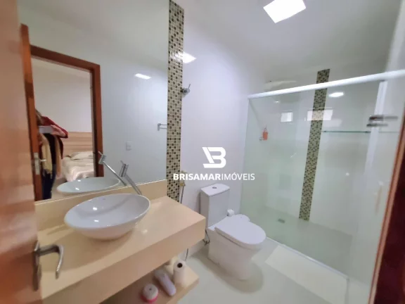 Imagem PITANGUEIRAS- LINDO APARTAMENTO TOTALMENTE REFORMADO E DECORADO , 02 VAGAS DE GARAGEM , UMA QUADRA MAR.