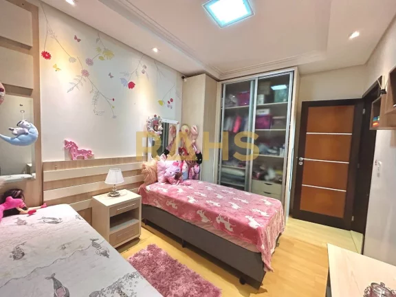 Imagem Ótima casa averbada localizada no bairro Floresta em Joinville, próximo a rua Farroupilha. Conta c...