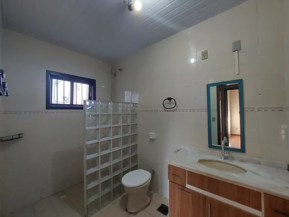 Imagem Ampla casa de 3 quartos com 145 metros construídos e 377 metros de terreno