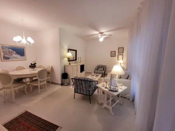 Imagem PITANGUEIRAS – UMA QUADRA DO MAR, MARAVILHOSO APTO REFORMADO, DECORADO, 02 VAGAS DE GARA