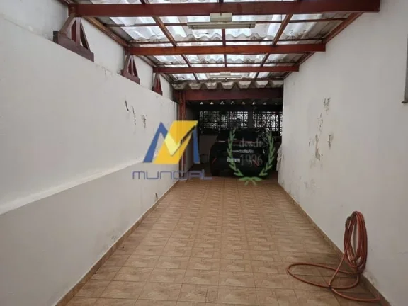 Imagem Casa à Venda com 228m², 2 dormitórios, 1 suíte, 1 sala e 4 vagas!!!
