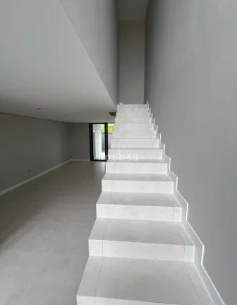 Imagem Sobrado à Venda em Sertão do Maruim - 3 Dormitórios, R$620k