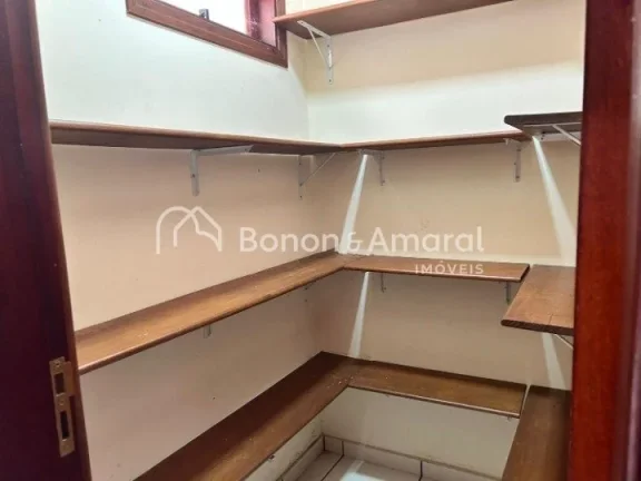 Imagem Descubra o conforto nesta confortável e espaçosa casa localizada no prestigiado bairro do Jardim C...