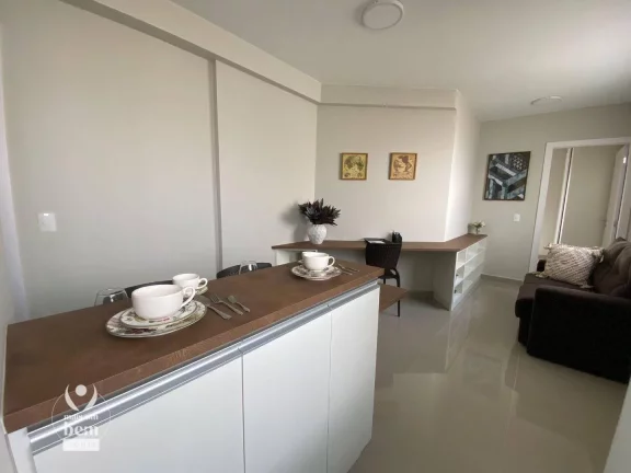 Imagem Apartamento mobiliado com 1 suíte com sacada à venda por R$ 365.000 - Centro - Curitiba/PR