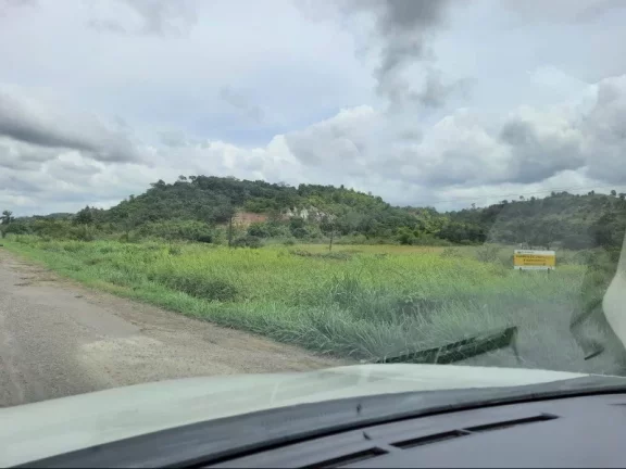 Imagem A 5ª Avenida Imóveis, apresenta essa área que mede 185.000,00m2 e 507,00m de Testada para BR 324: por R$ 50,00 / m2.