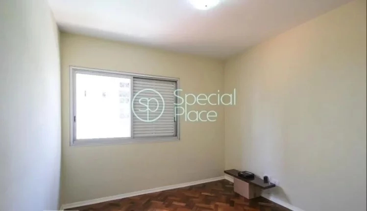 Imagem Excelente apartamento com cômodos amplos, arejados e claros. Localização excelente muito próximo...