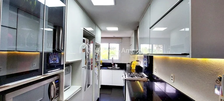 Imagem Apartamento Garden a Venda, 223 m² de Área Útil, 4 Suítes, 4 Garagens, Lavabo, Amplo Living 2 Am...