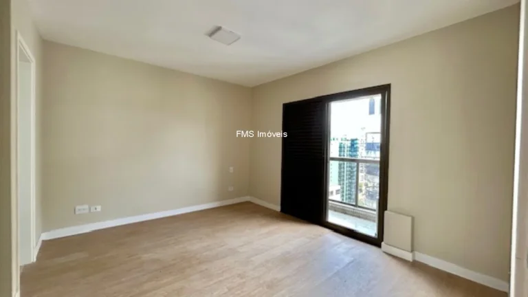 Imagem Apartamento à venda em Moema, SP: 3 quartos, 1 suíte, 1 sala, 2 vagas, 118m² de área. Venha conferir!