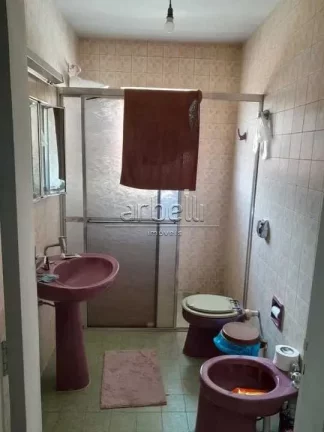 Imagem Casa com 150 M² com 2 dormitórios, 1 banheiro, sala, cozinha, área serviços, quintal, vaga de ga...