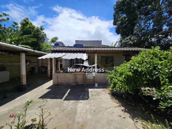 Imagem Casa 2 quartos à venda em Enseada de Jacaraípe, murada e gradeada, ideal para quem busca praticidade e quintal.