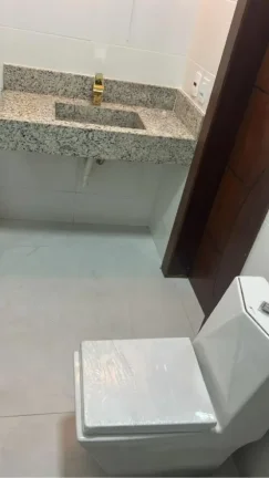 Imagem Casa Nova, Sol da Manhã, 2 Garagens, Pé Direito Duplo, 3 Quartos (2 Suítes +1 Quarto Social).