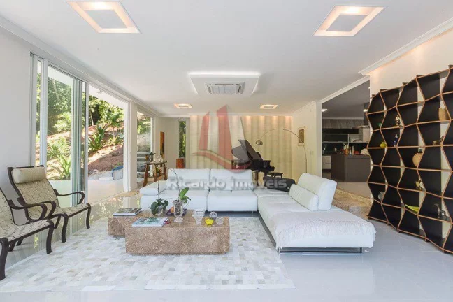 Imagem Casa Contemporânea Rio das Ostras à Venda