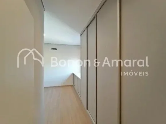 Imagem Conforto, sofisticação e lazer se encontram nesta belíssima casa térrea localizada em um dos con...